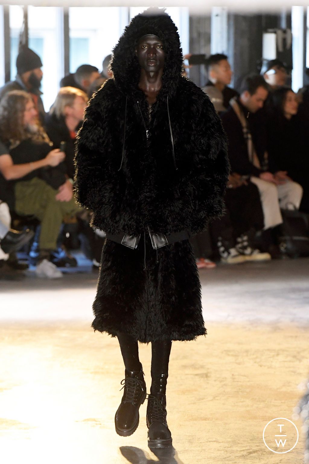 Fashion Week Paris Fall/Winter 2024 look 25 de la collection Juun.J menswear