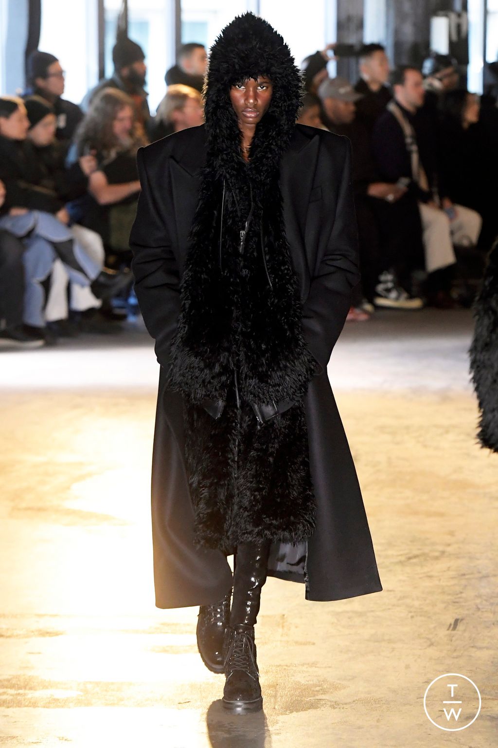 Fashion Week Paris Fall/Winter 2024 look 26 from the Juun.J collection 男装