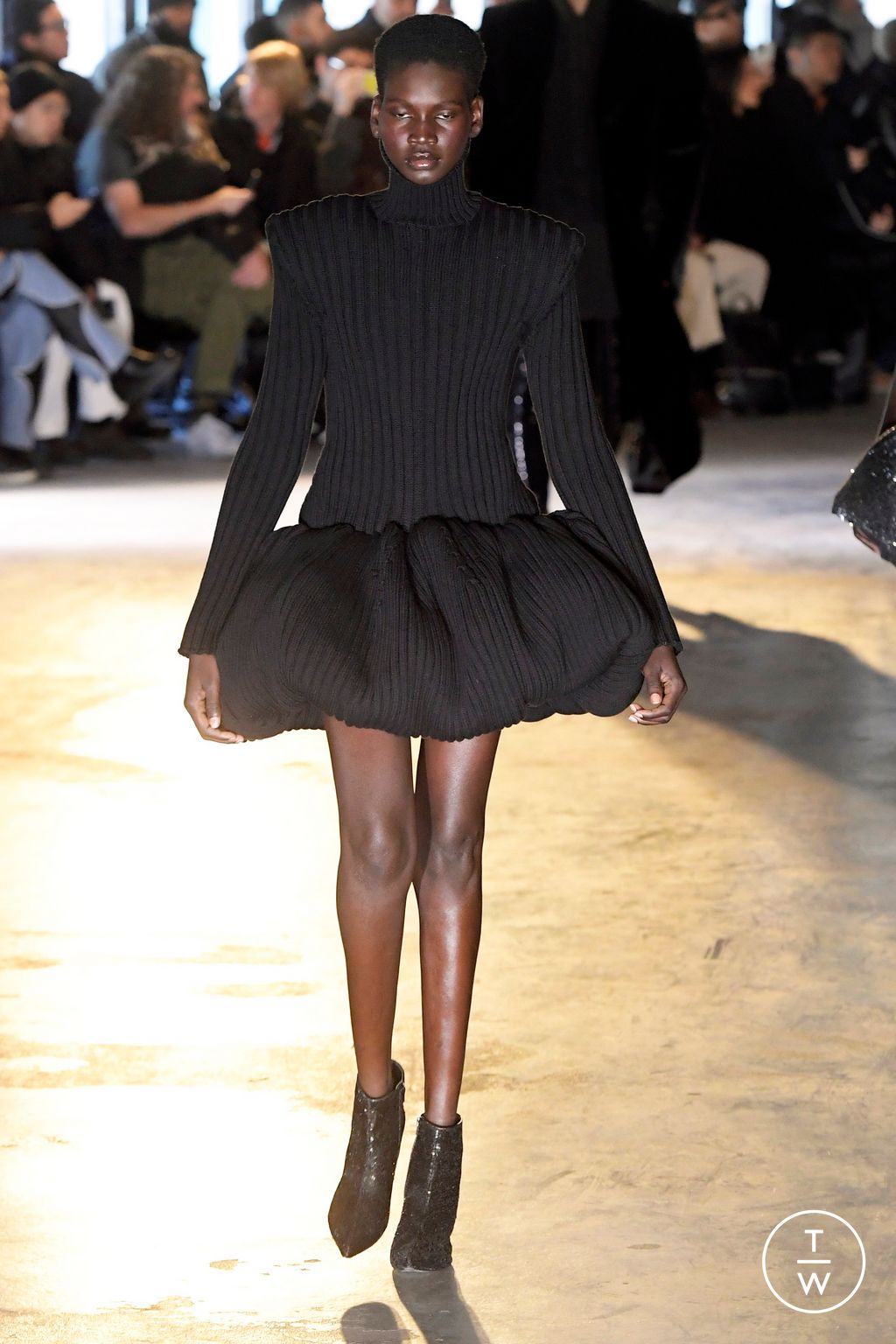 Fashion Week Paris Fall/Winter 2024 look 33 de la collection Juun.J menswear