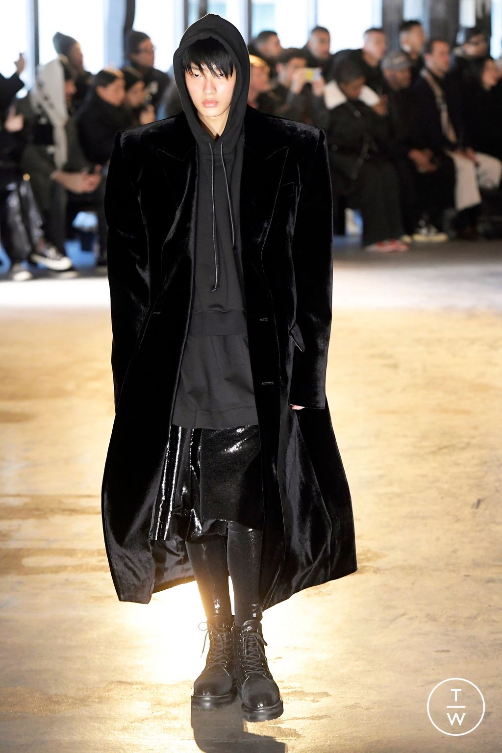 Fashion Week Paris Fall/Winter 2024 look 34 from the Juun.J collection menswear