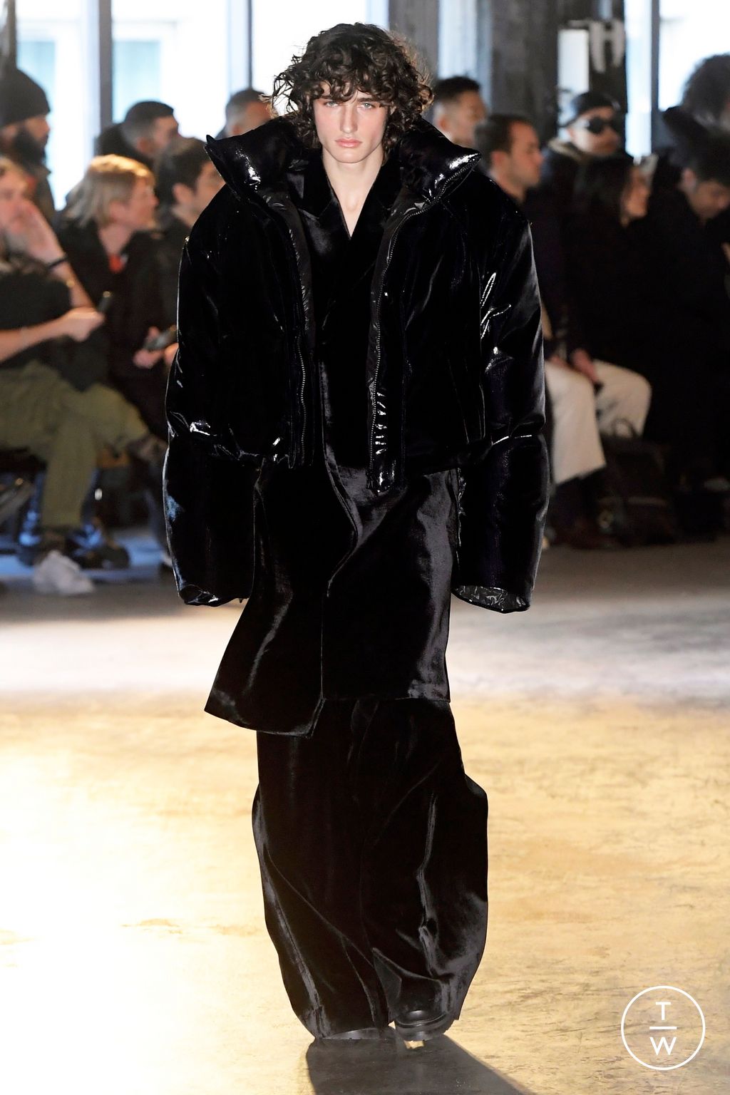 Fashion Week Paris Fall/Winter 2024 look 38 from the Juun.J collection 男装