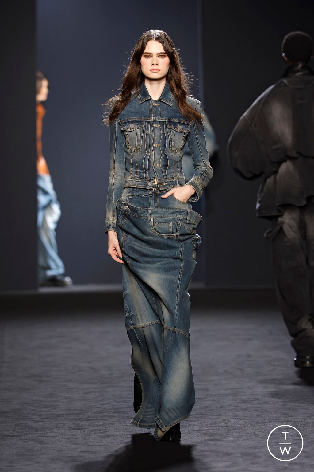 Fashion Week Paris Fall/Winter 2025 look 6 from the Juun.J collection menswear