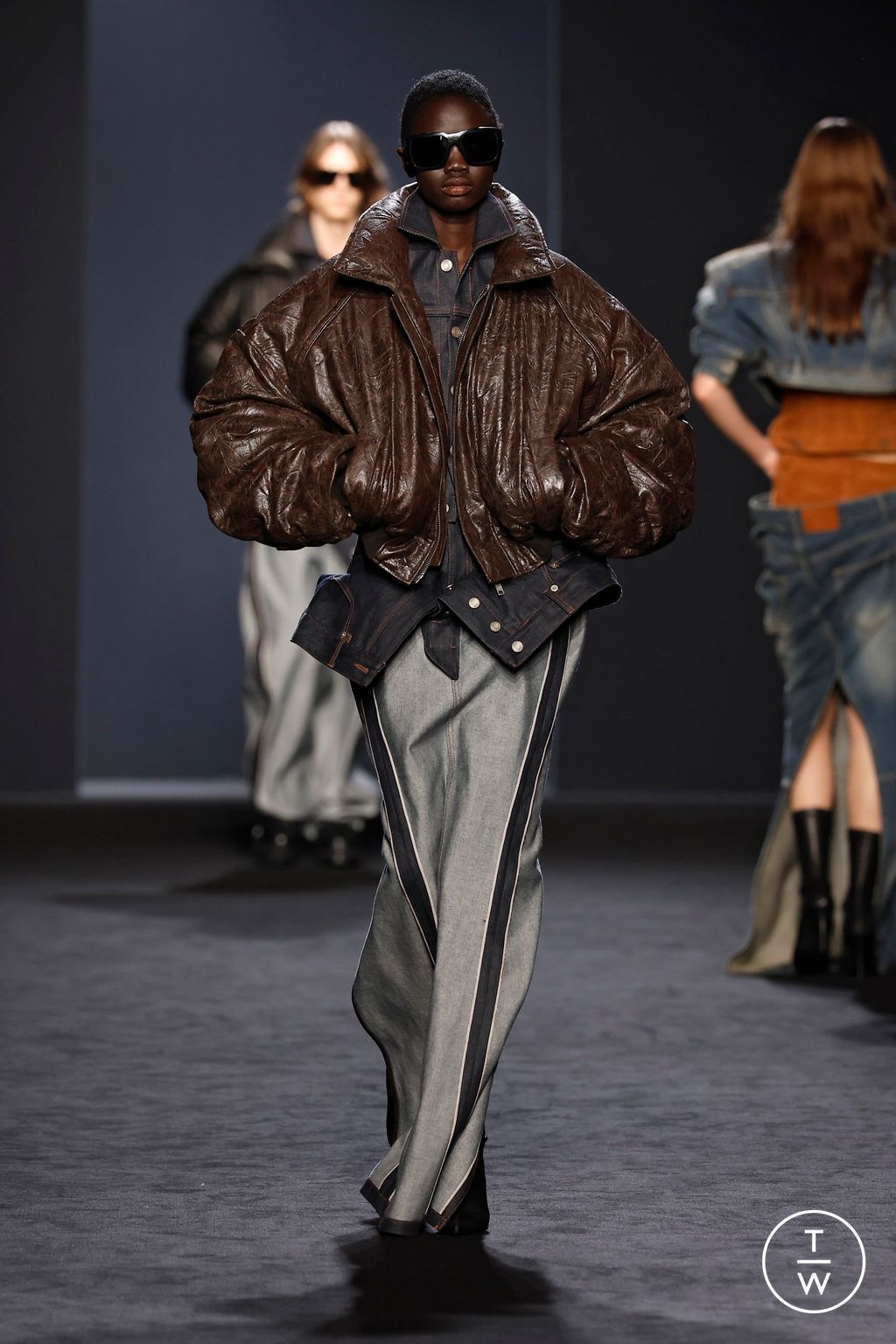 Fashion Week Paris Fall/Winter 2025 look 10 from the Juun.J collection menswear