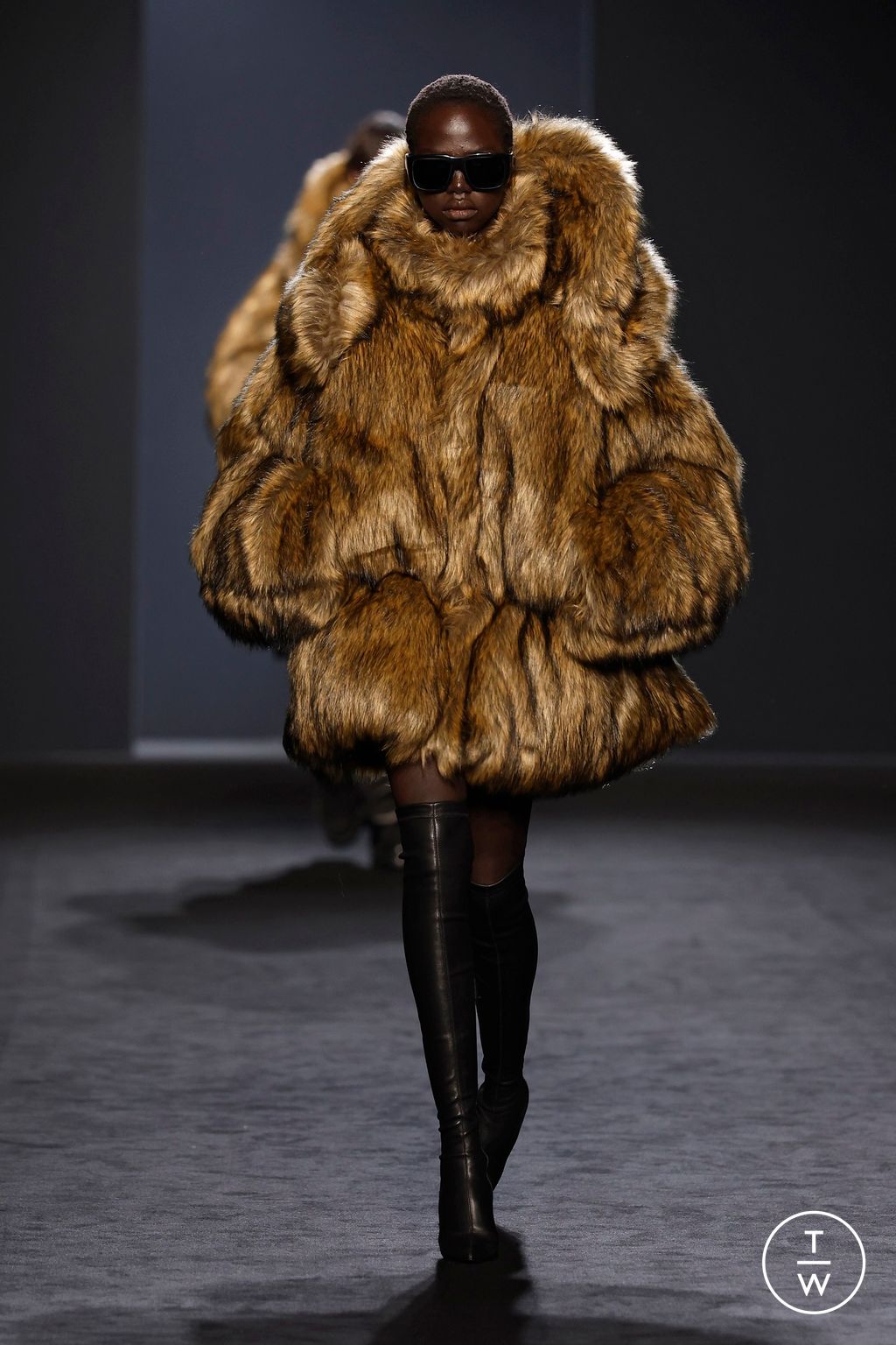 Fashion Week Paris Fall/Winter 2025 look 17 from the Juun.J collection menswear