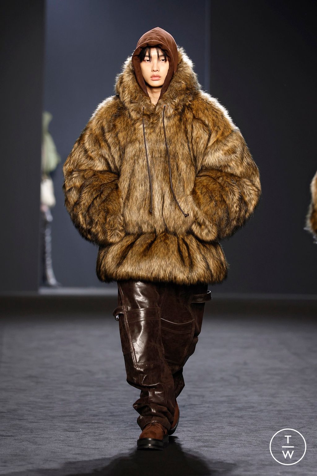 Fashion Week Paris Fall/Winter 2025 look 19 from the Juun.J collection menswear