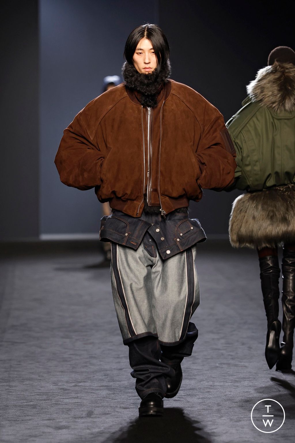 Fashion Week Paris Fall/Winter 2025 look 22 from the Juun.J collection menswear