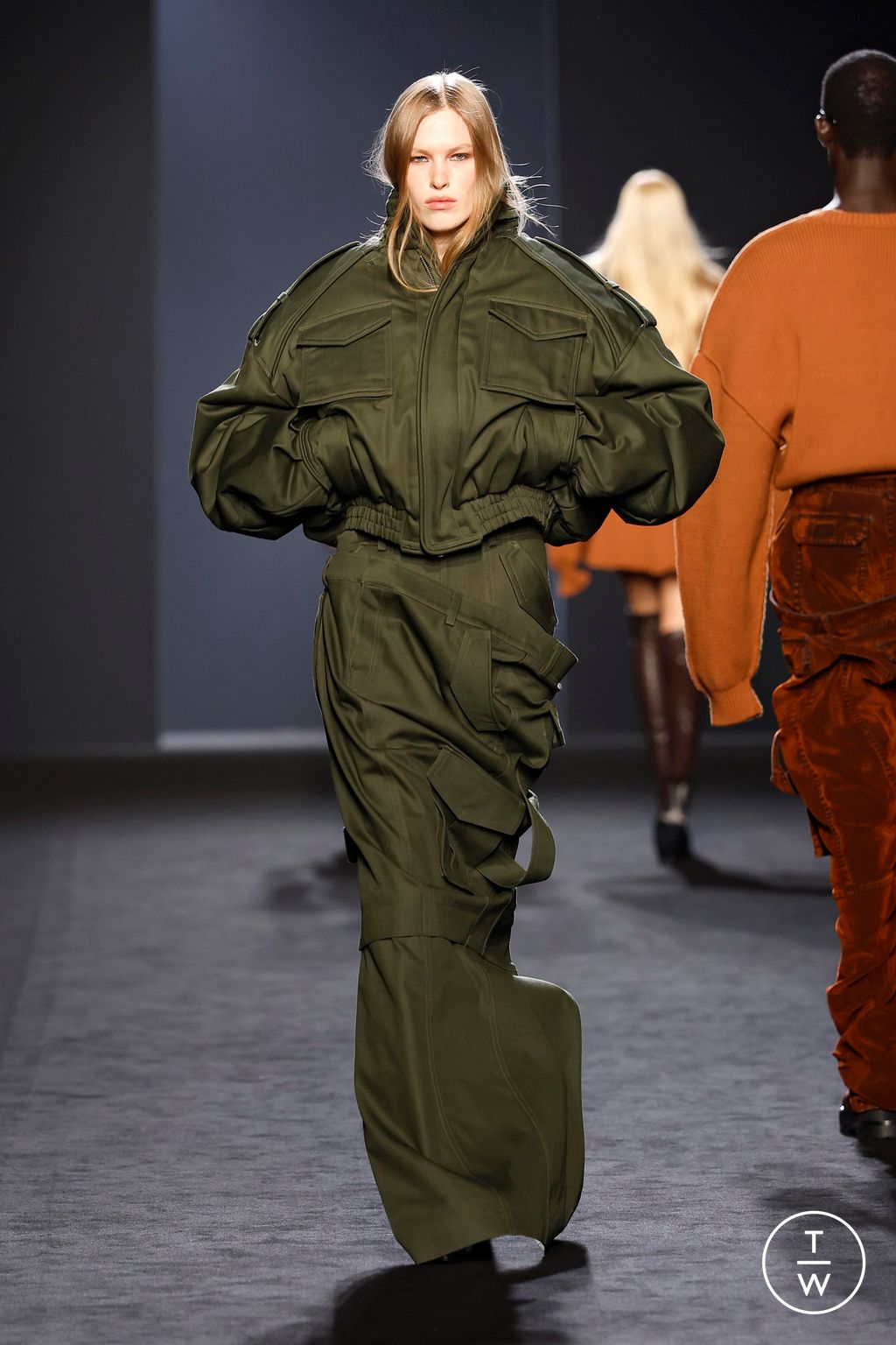 Fashion Week Paris Fall/Winter 2025 look 26 from the Juun.J collection menswear