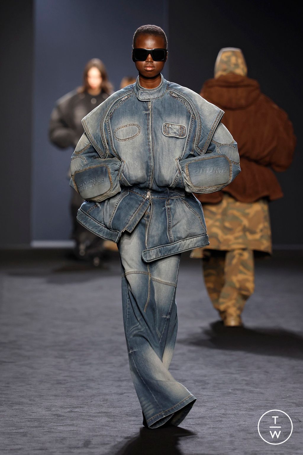 Fashion Week Paris Fall/Winter 2025 look 32 from the Juun.J collection menswear