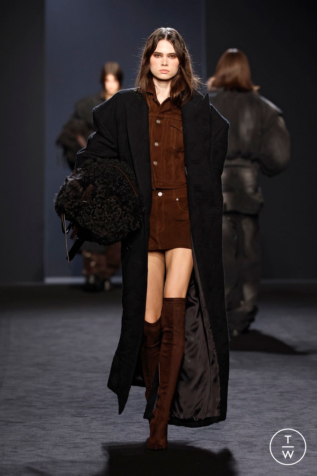 Fashion Week Paris Fall/Winter 2025 look 35 from the Juun.J collection menswear