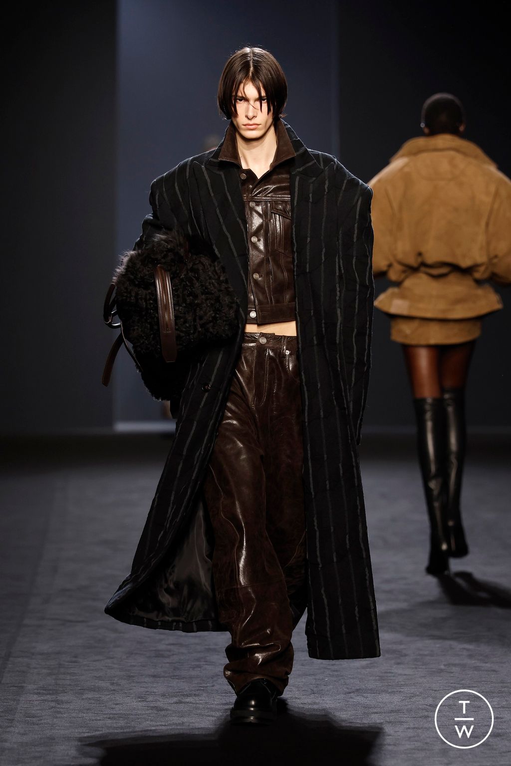Fashion Week Paris Fall/Winter 2025 look 36 from the Juun.J collection menswear
