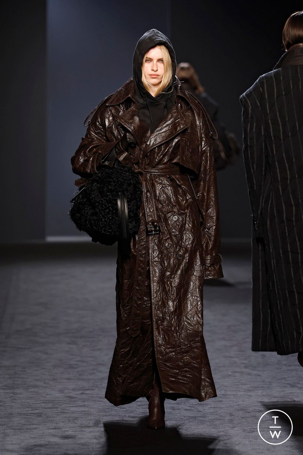 Fashion Week Paris Fall/Winter 2025 look 37 from the Juun.J collection menswear