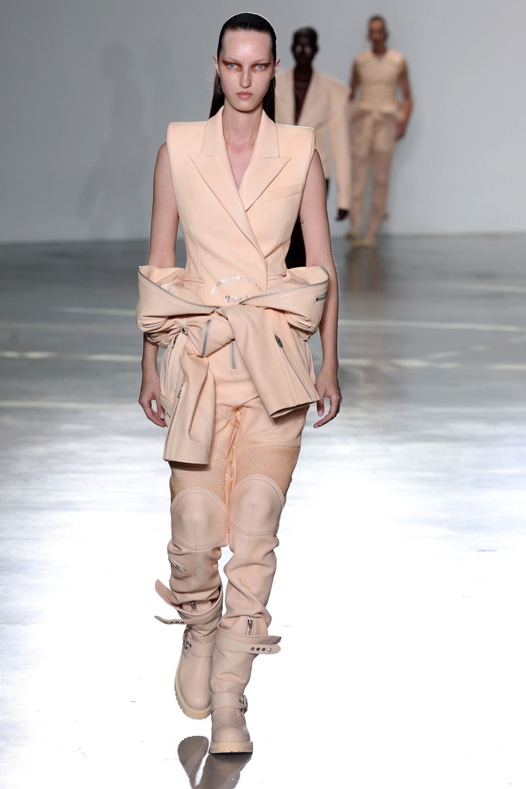 Fashion Week Paris Spring/Summer 2024 look 2 from the Juun.J collection menswear