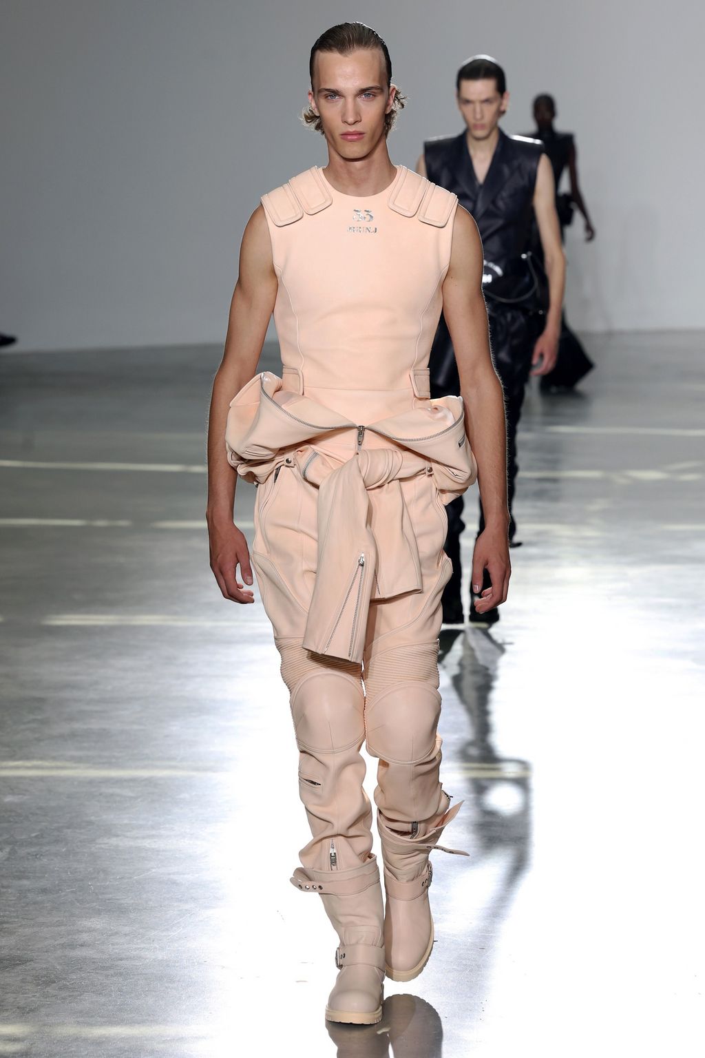 Fashion Week Paris Spring/Summer 2024 look 4 from the Juun.J collection menswear