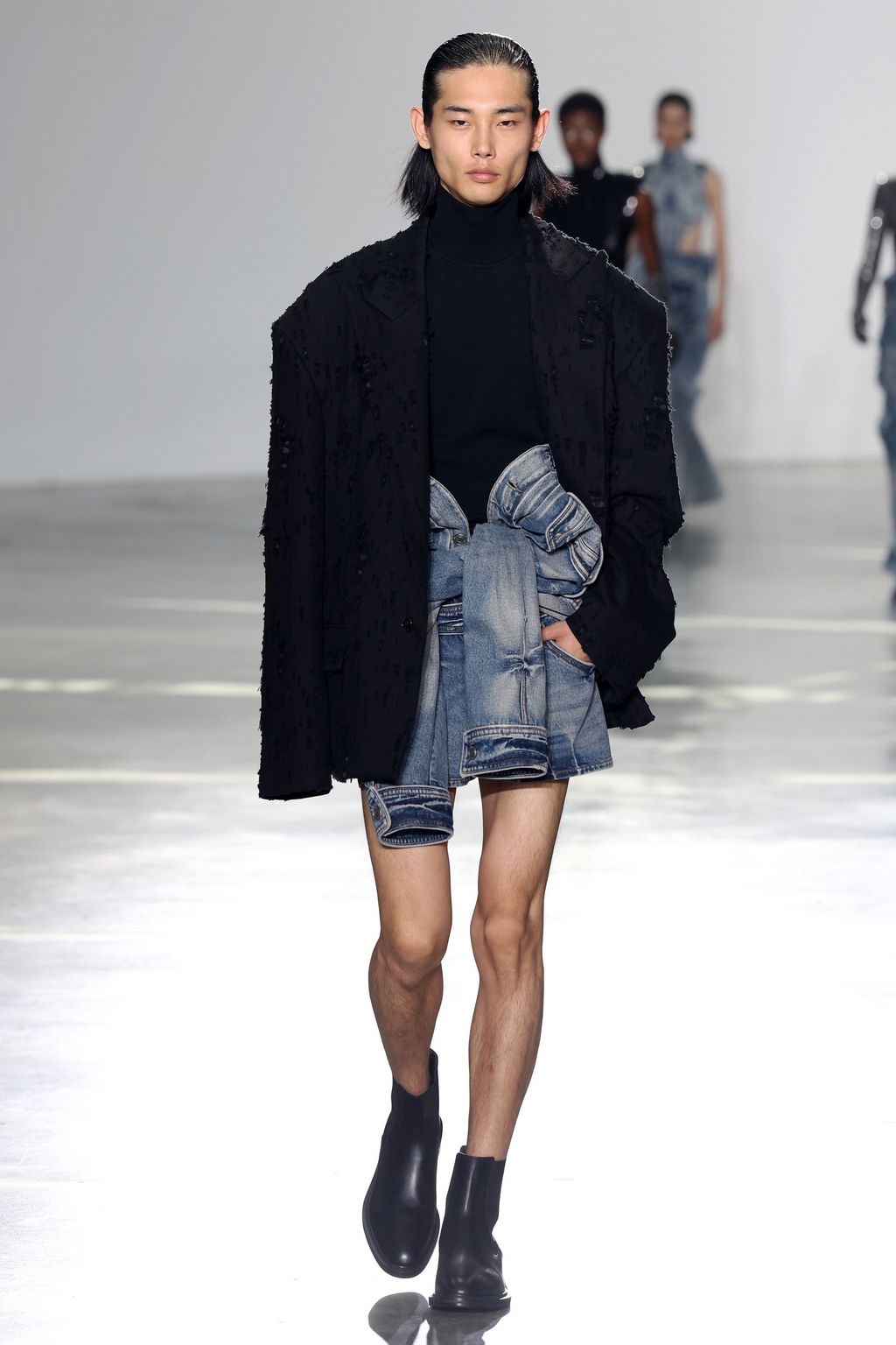 Fashion Week Paris Spring/Summer 2024 look 16 from the Juun.J collection 男装