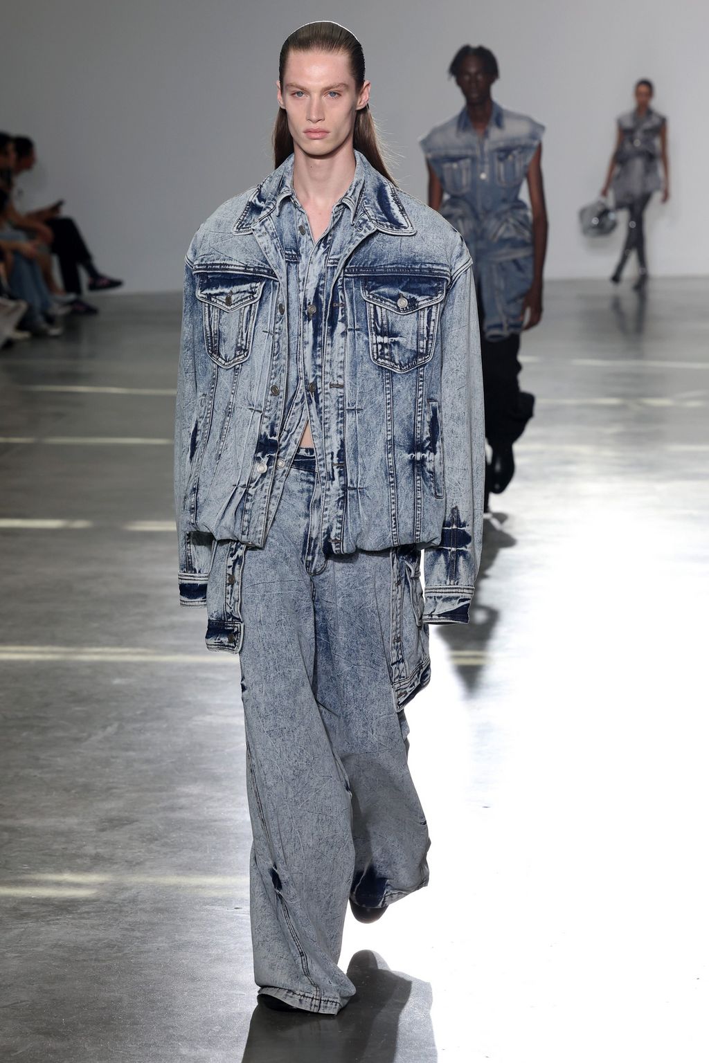 Fashion Week Paris Spring/Summer 2024 look 19 from the Juun.J collection menswear