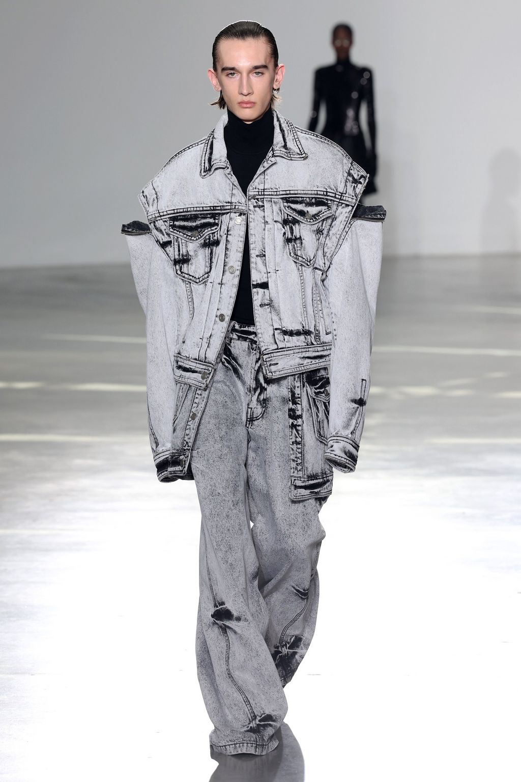 Fashion Week Paris Spring/Summer 2024 look 24 from the Juun.J collection menswear