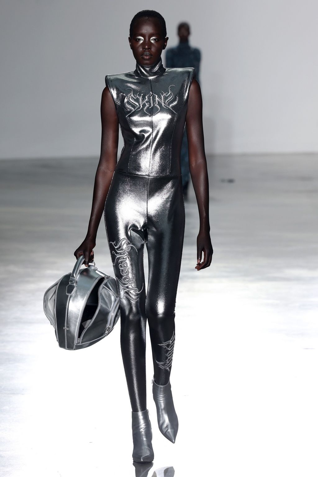 Fashion Week Paris Spring/Summer 2024 look 37 from the Juun.J collection 男装