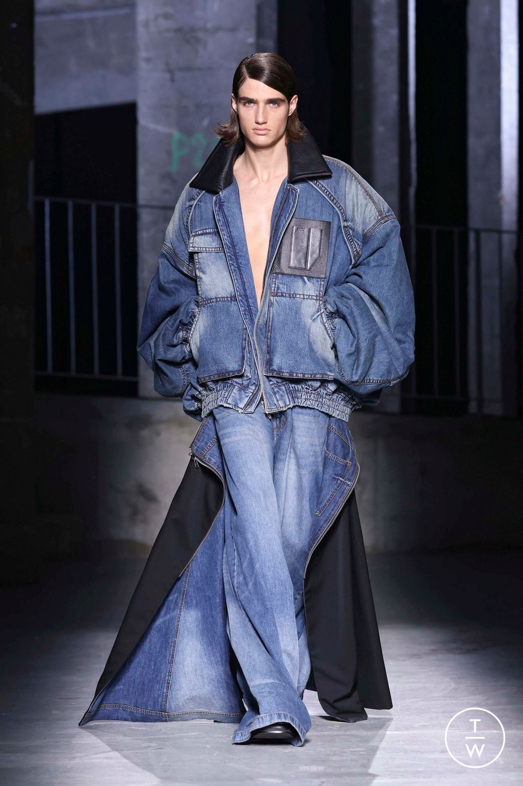 Fashion Week Paris Spring/Summer 2025 look 4 from the Juun.J collection menswear