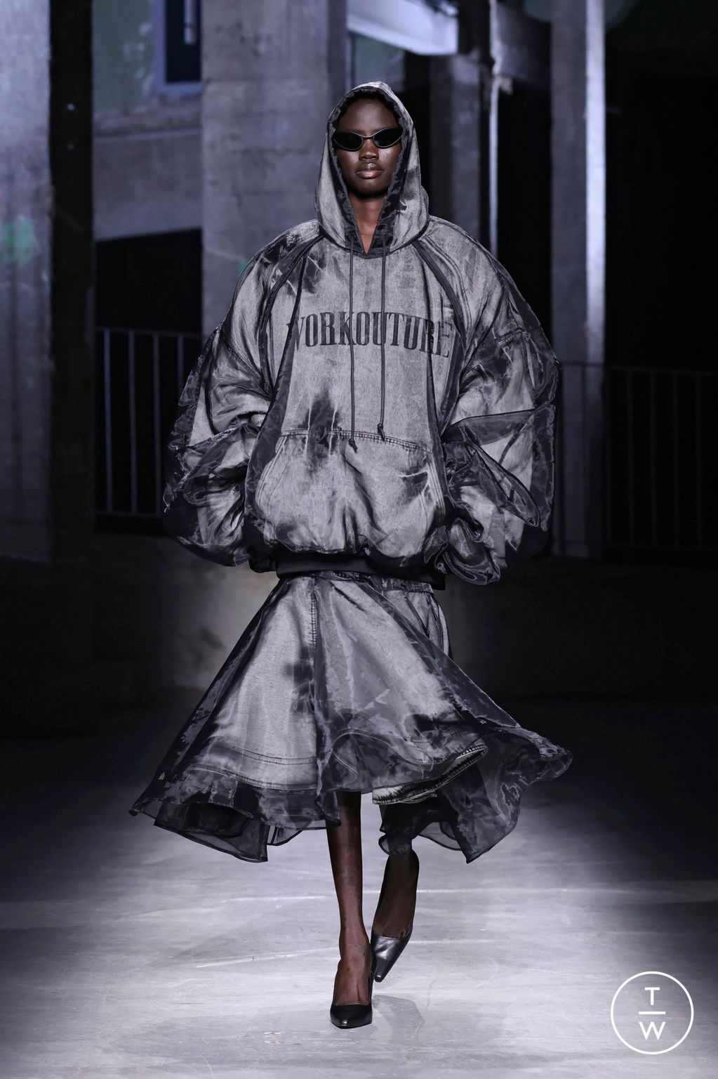 Fashion Week Paris Spring-Summer 2025 look 17 from the Juun.J collection menswear