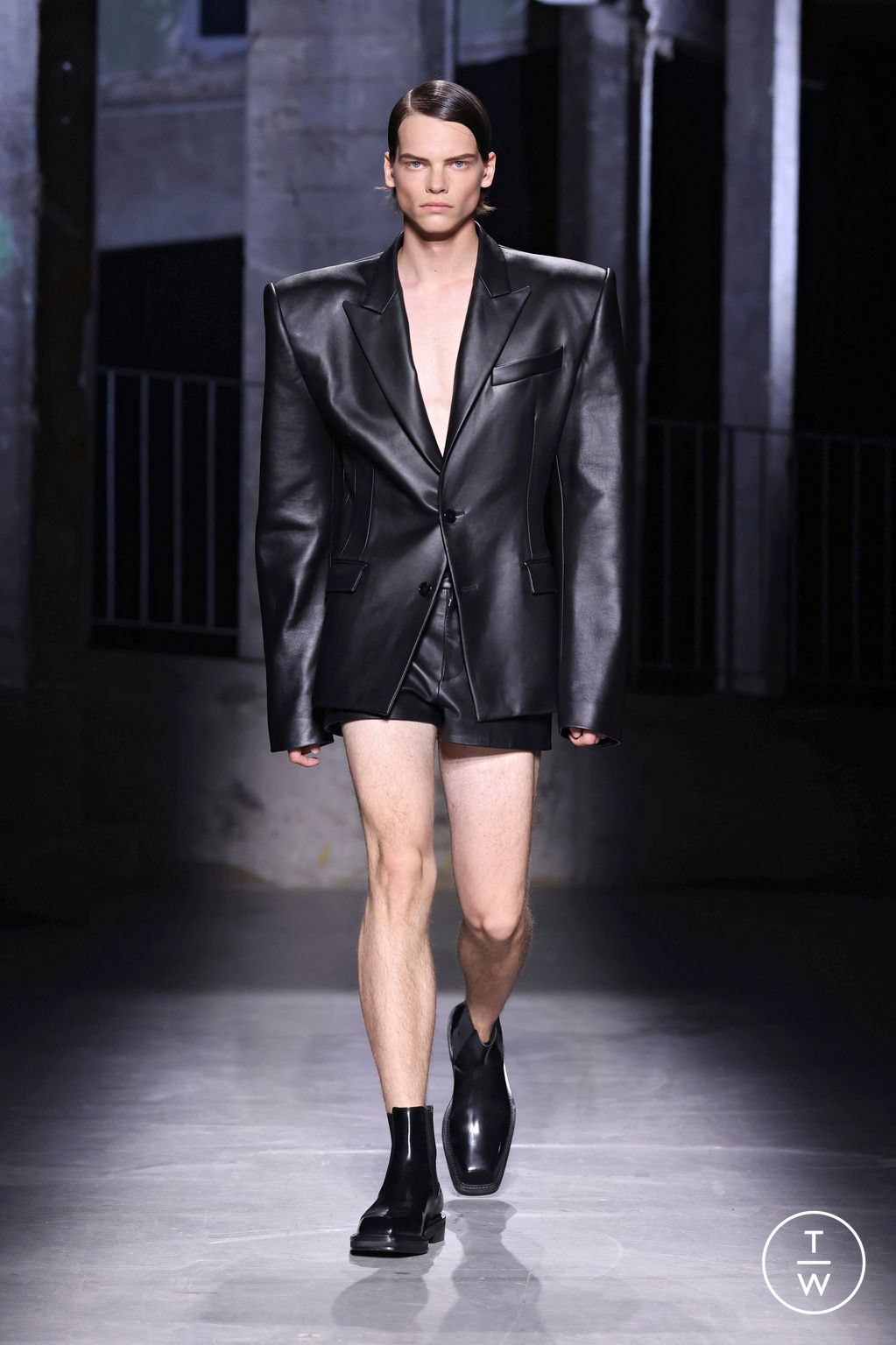 Fashion Week Paris Spring-Summer 2025 look 27 de la collection Juun.J menswear