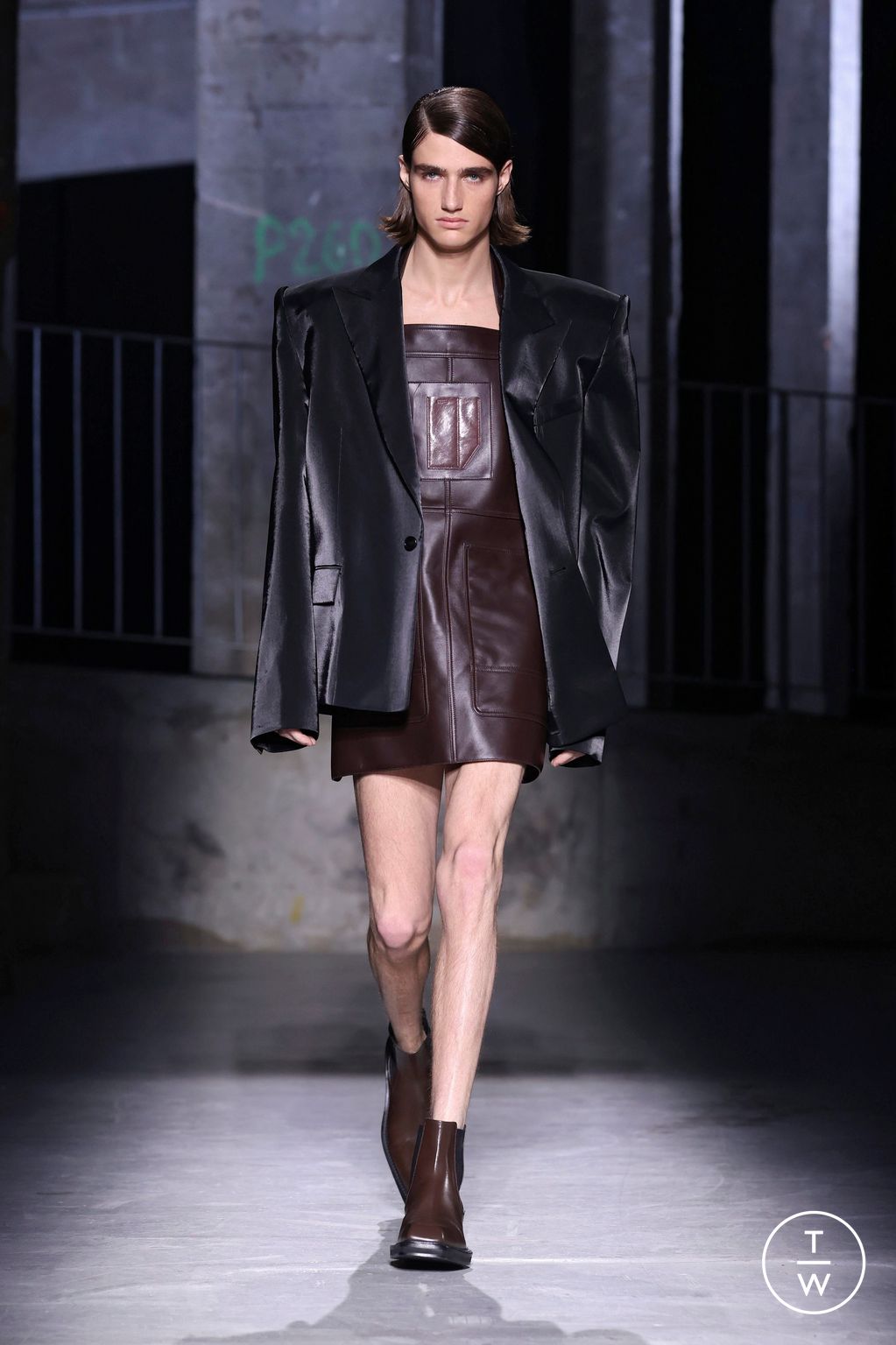 Fashion Week Paris Spring/Summer 2025 look 31 from the Juun.J collection 男装