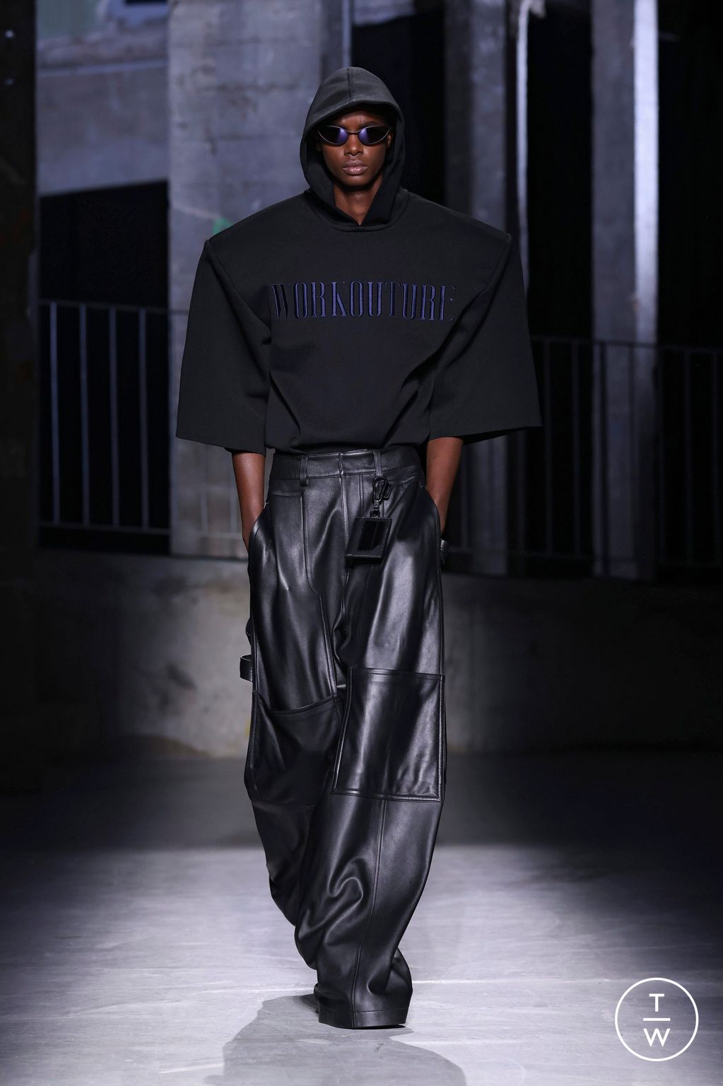 Fashion Week Paris Spring-Summer 2025 look 32 from the Juun.J collection 男装