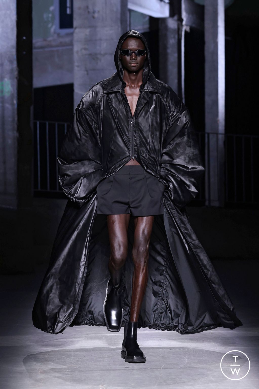 Fashion Week Paris Spring-Summer 2025 look 33 from the Juun.J collection menswear