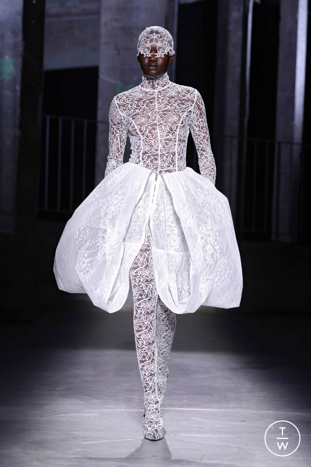 Fashion Week Paris Spring/Summer 2025 look 35 from the Juun.J collection menswear