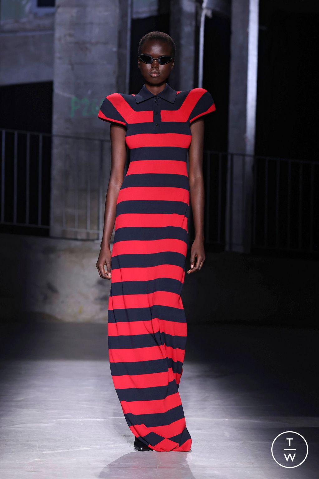 Fashion Week Paris Spring/Summer 2025 look 39 from the Juun.J collection menswear