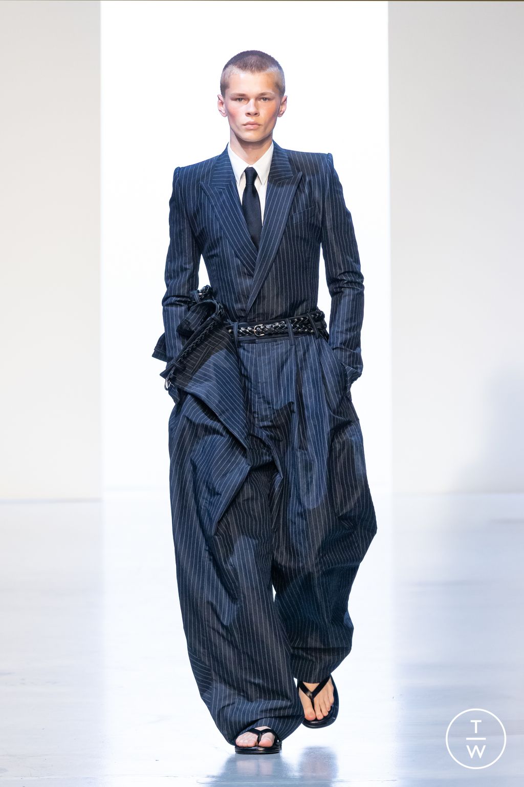 Fashion Week Paris Spring/Summer 2026 look 3 de la collection Juun.J menswear