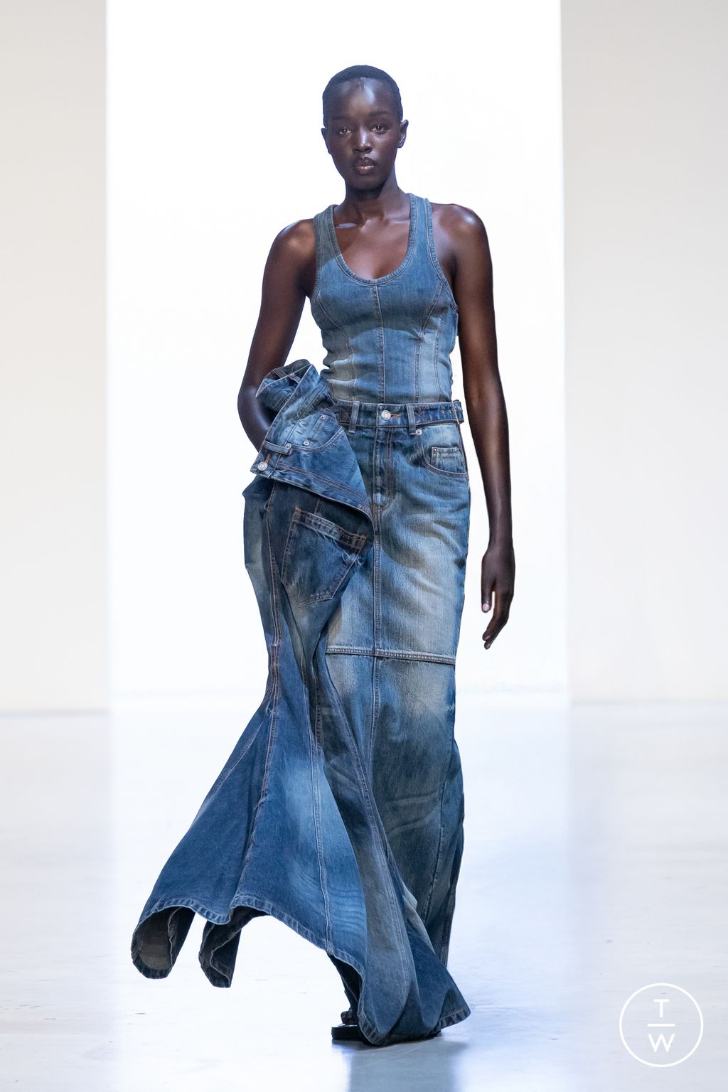 Fashion Week Paris Spring/Summer 2026 look 9 from the Juun.J collection menswear