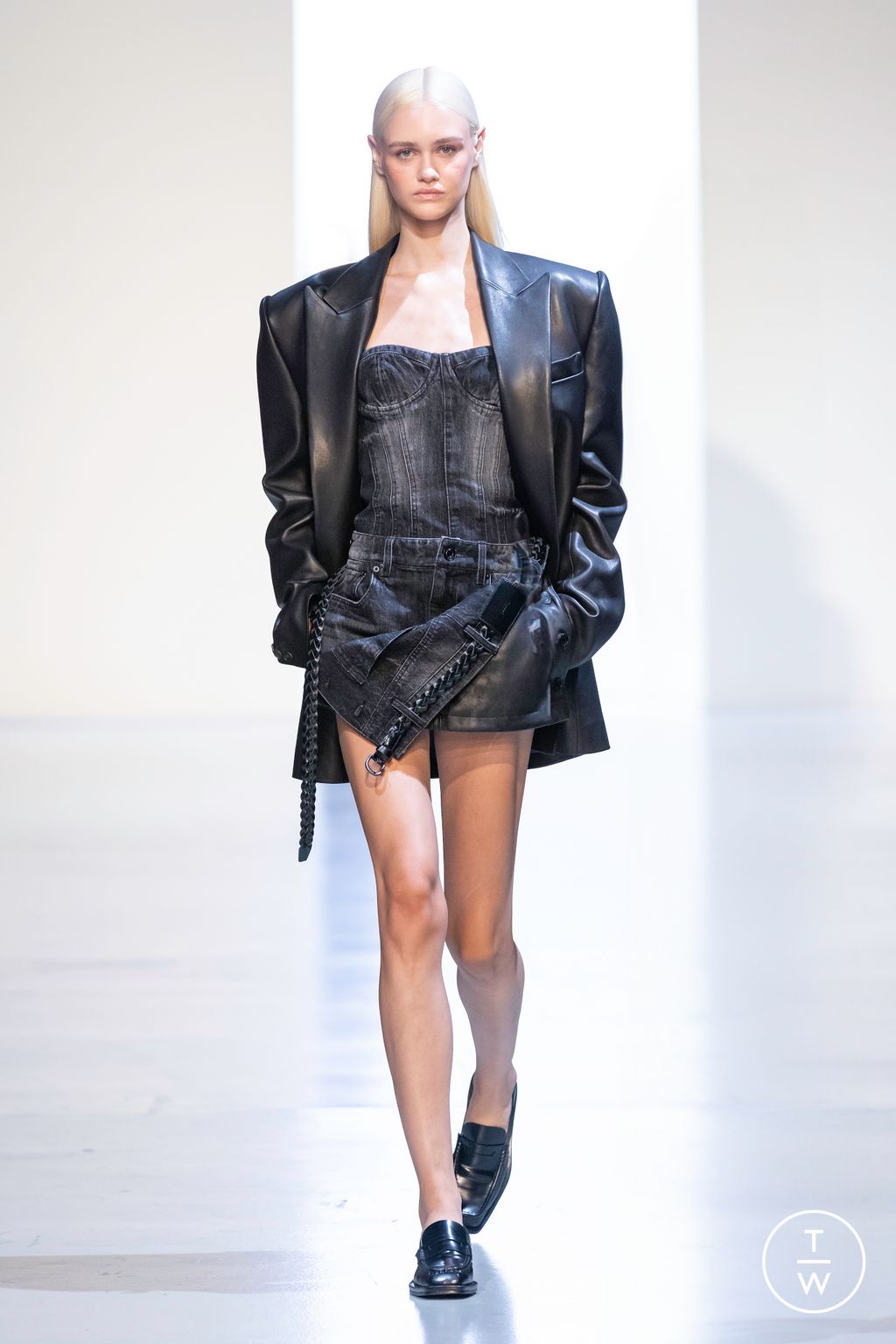 Fashion Week Paris Spring/Summer 2026 look 15 de la collection Juun.J menswear