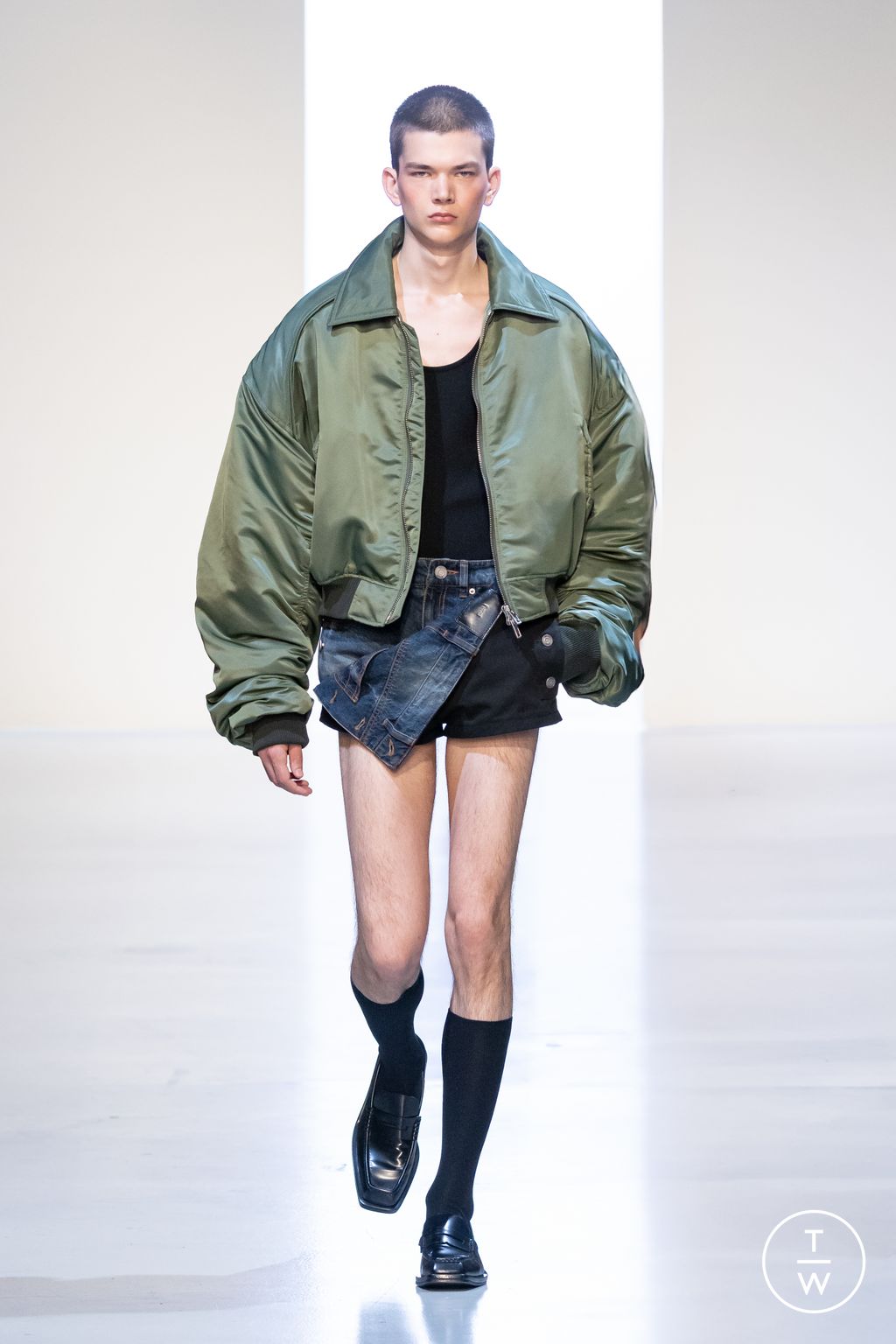 Fashion Week Paris Spring/Summer 2026 look 21 de la collection Juun.J menswear