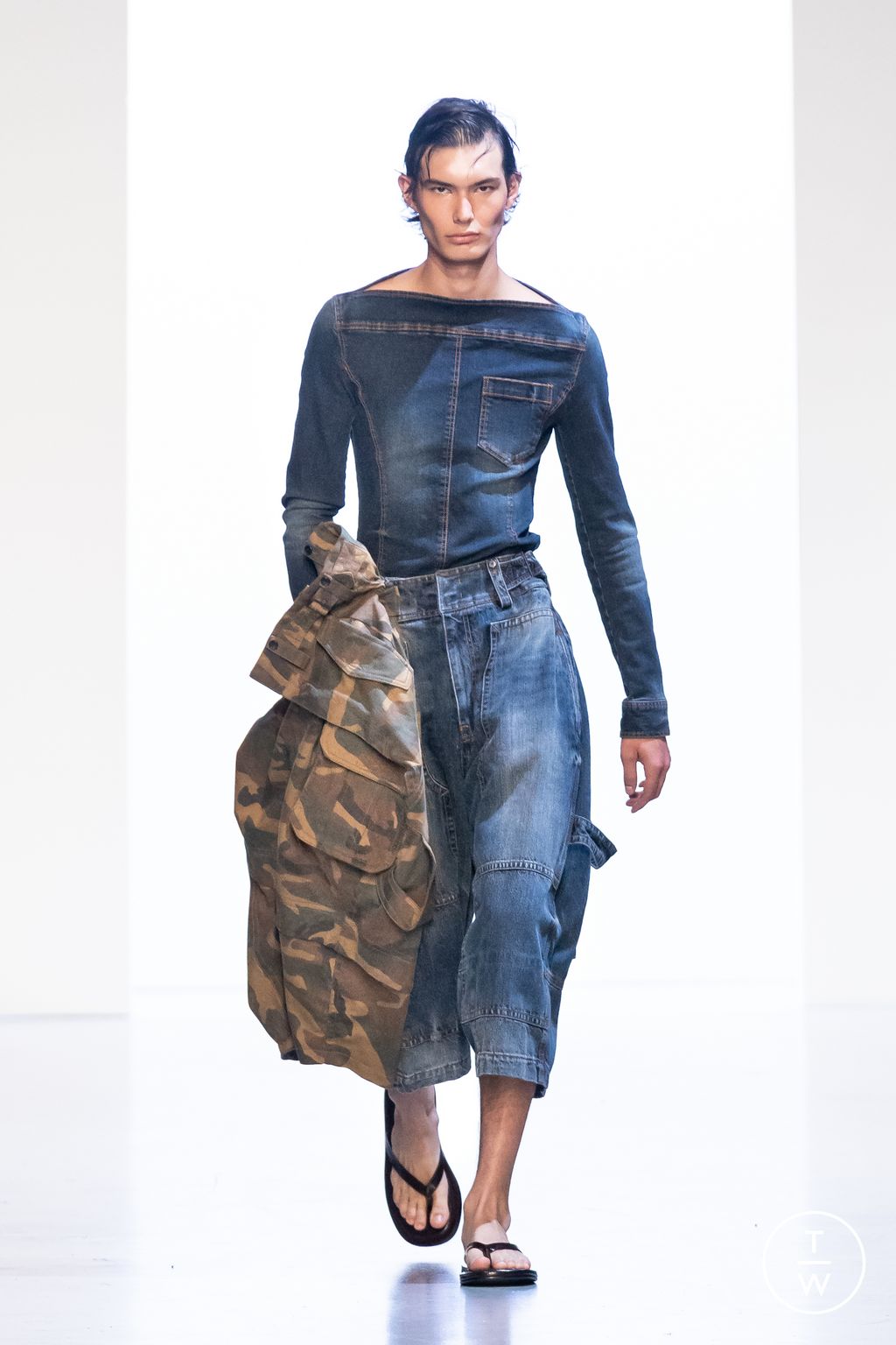 Fashion Week Paris Spring/Summer 2026 look 25 de la collection Juun.J menswear