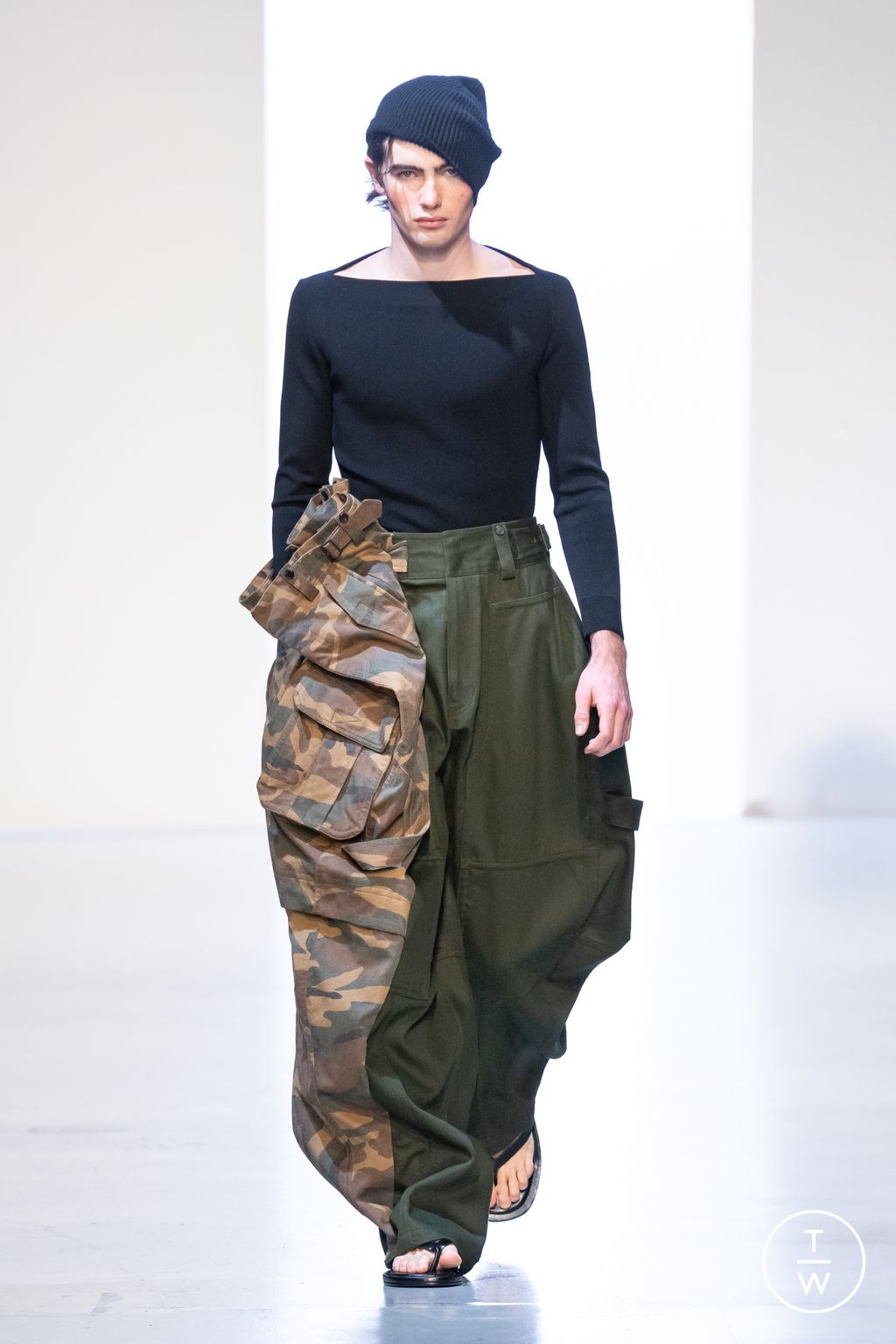 Fashion Week Paris Spring/Summer 2026 look 27 de la collection Juun.J menswear