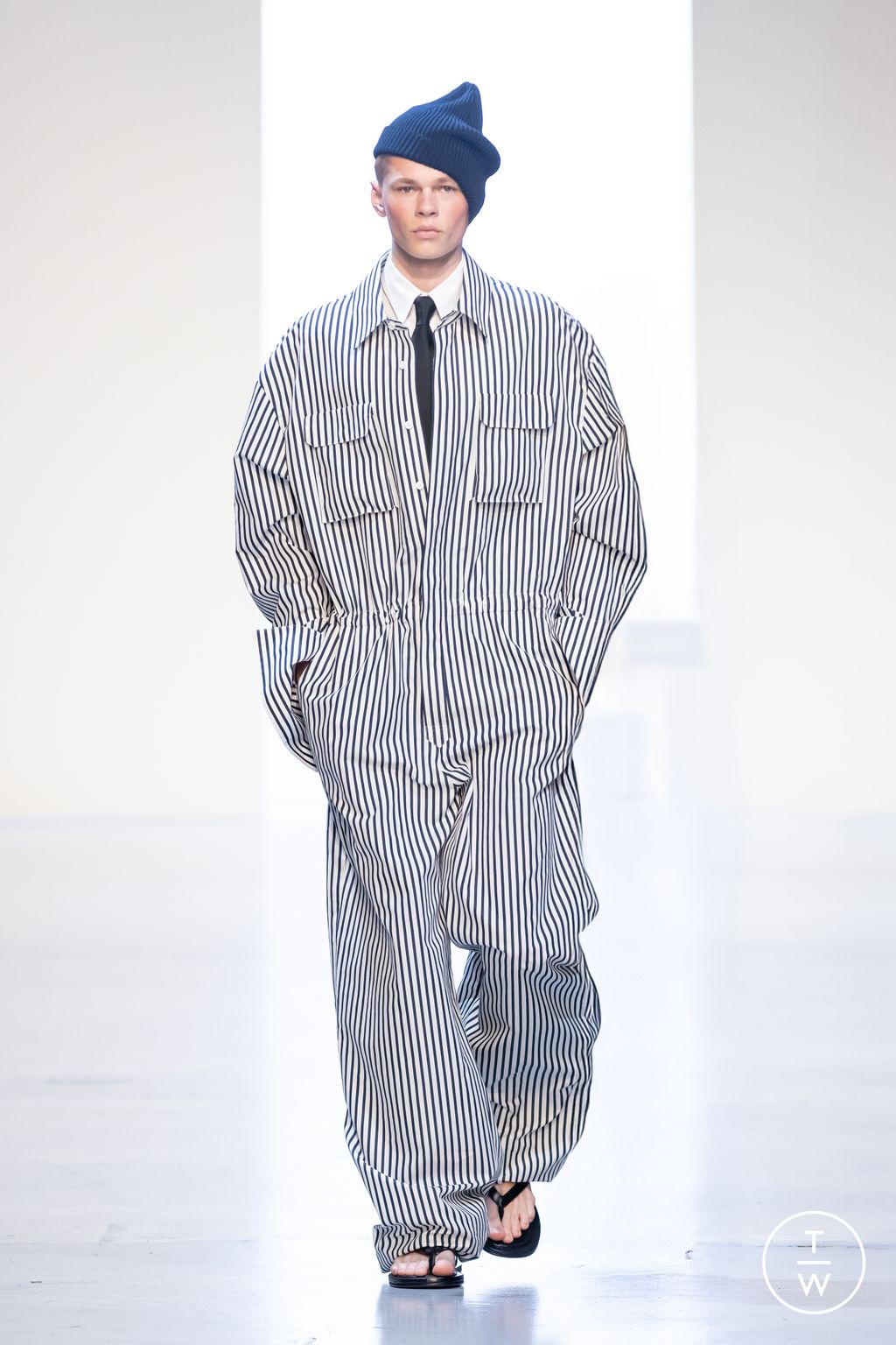 Fashion Week Paris Spring/Summer 2026 look 28 de la collection Juun.J menswear