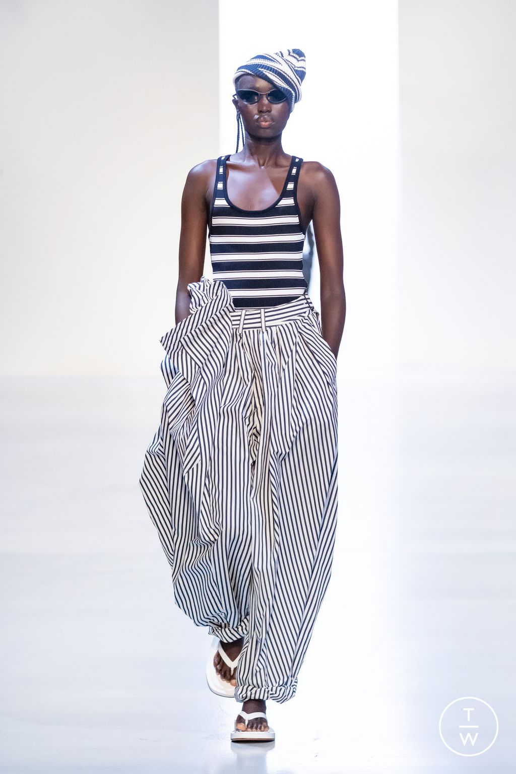 Fashion Week Paris Spring/Summer 2026 look 29 from the Juun.J collection menswear