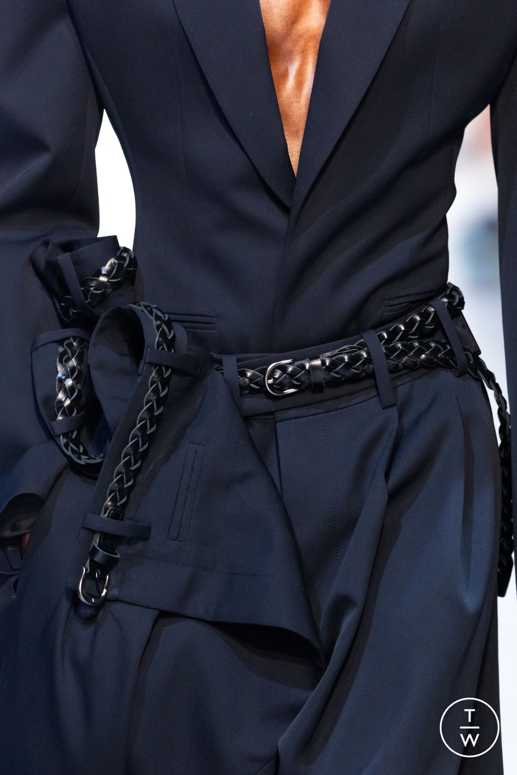 Fashion Week Paris Spring/Summer 2026 look 1 from the Juun.J collection menswear accessories