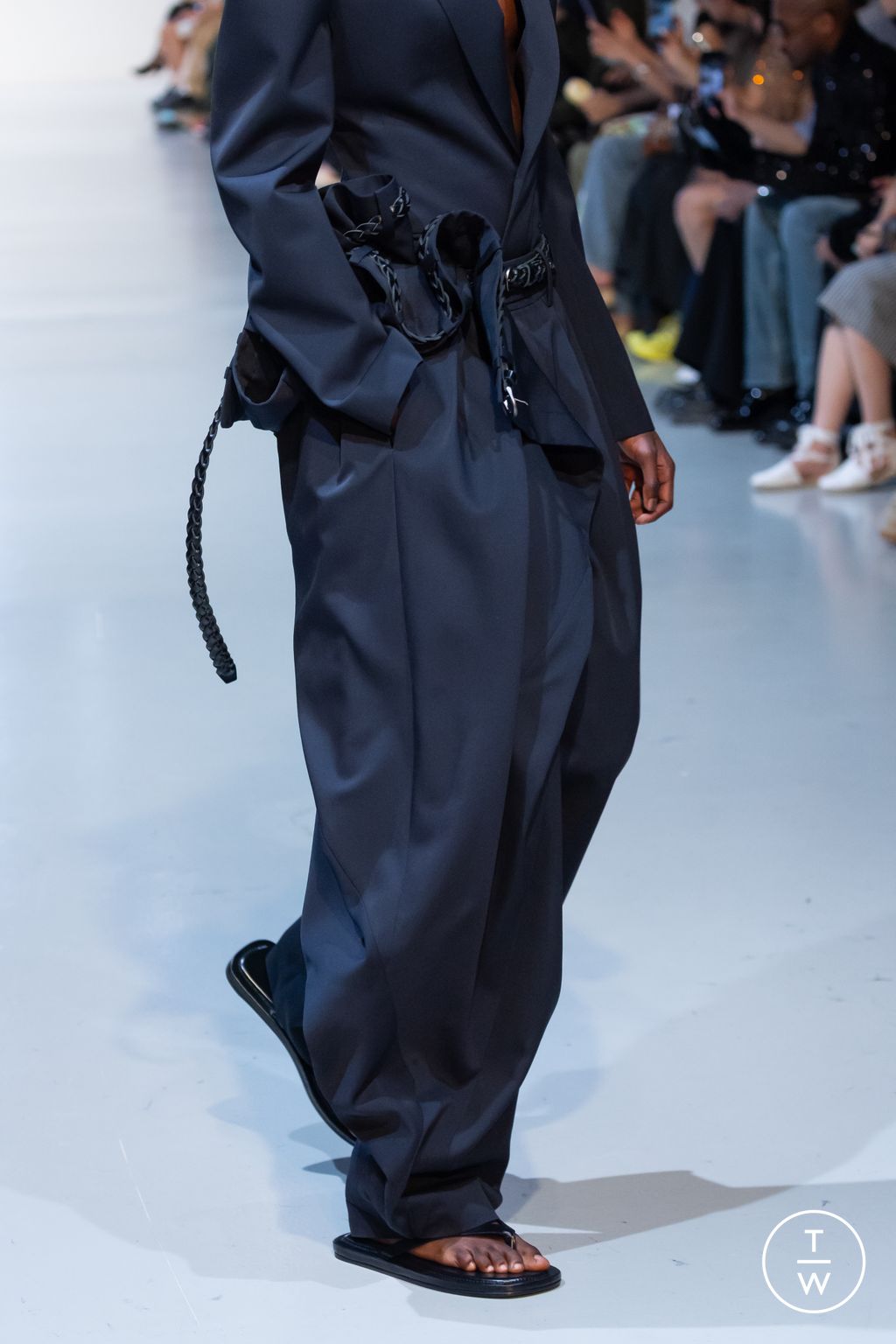 Fashion Week Paris Spring/Summer 2026 look 2 from the Juun.J collection 男装配饰