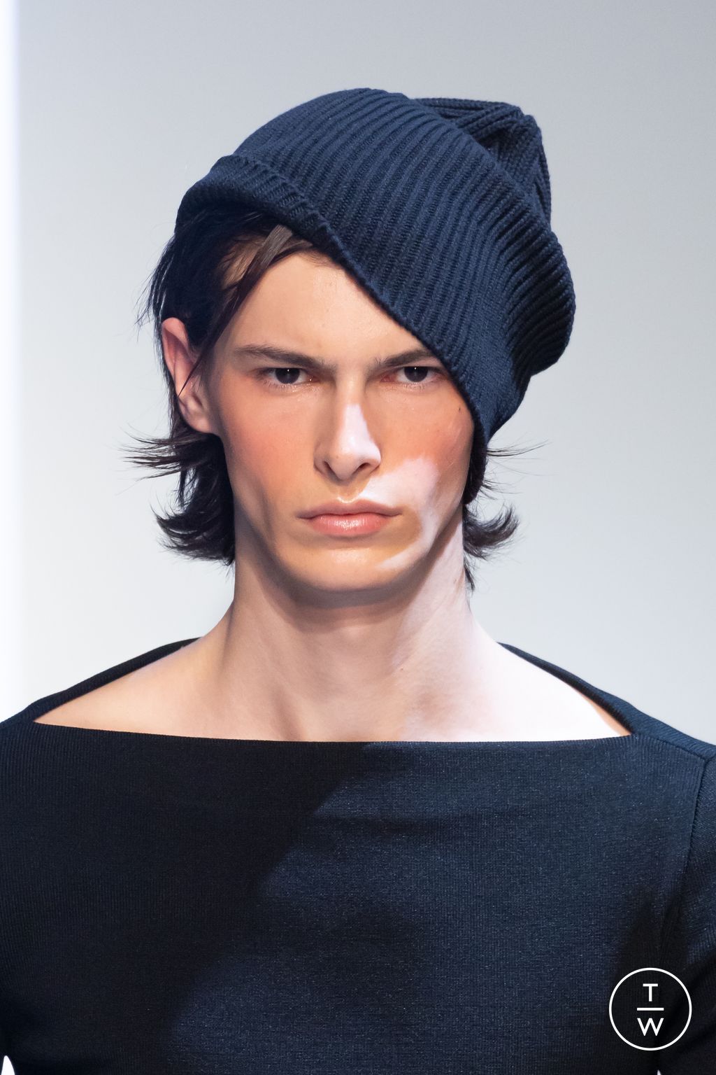Fashion Week Paris Spring/Summer 2026 look 12 from the Juun.J collection menswear accessories