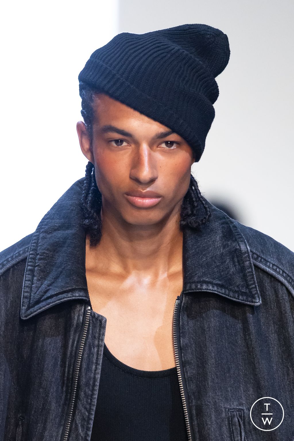 Fashion Week Paris Spring/Summer 2026 look 17 from the Juun.J collection menswear accessories