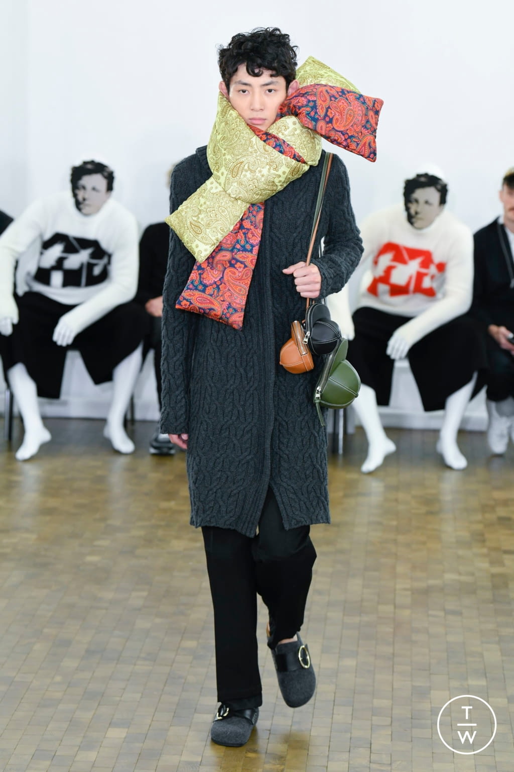 Fashion Week Paris Fall/Winter 2020 look 14 from the JW Anderson collection 男装