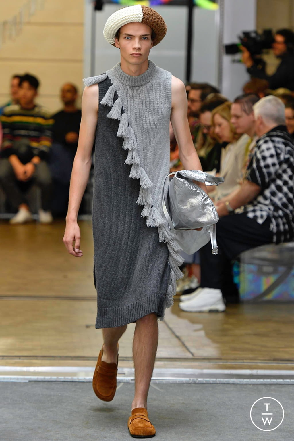 Fashion Week Paris Spring/Summer 2020 look 13 from the JW Anderson collection 男装
