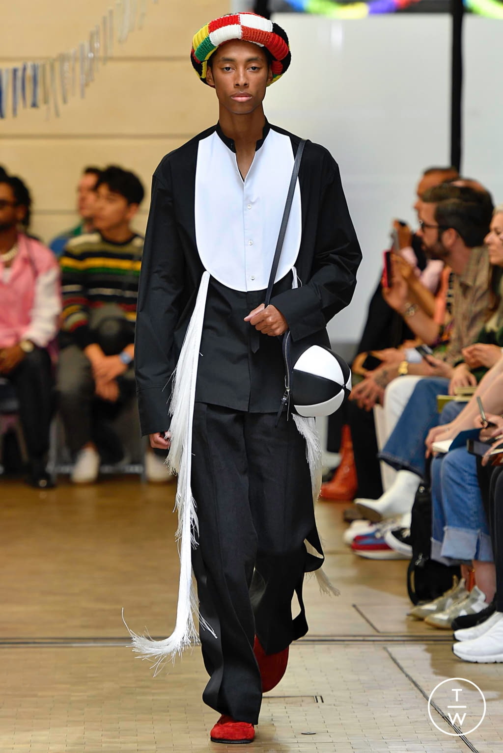 Fashion Week Paris Spring/Summer 2020 look 32 from the JW Anderson collection 男装