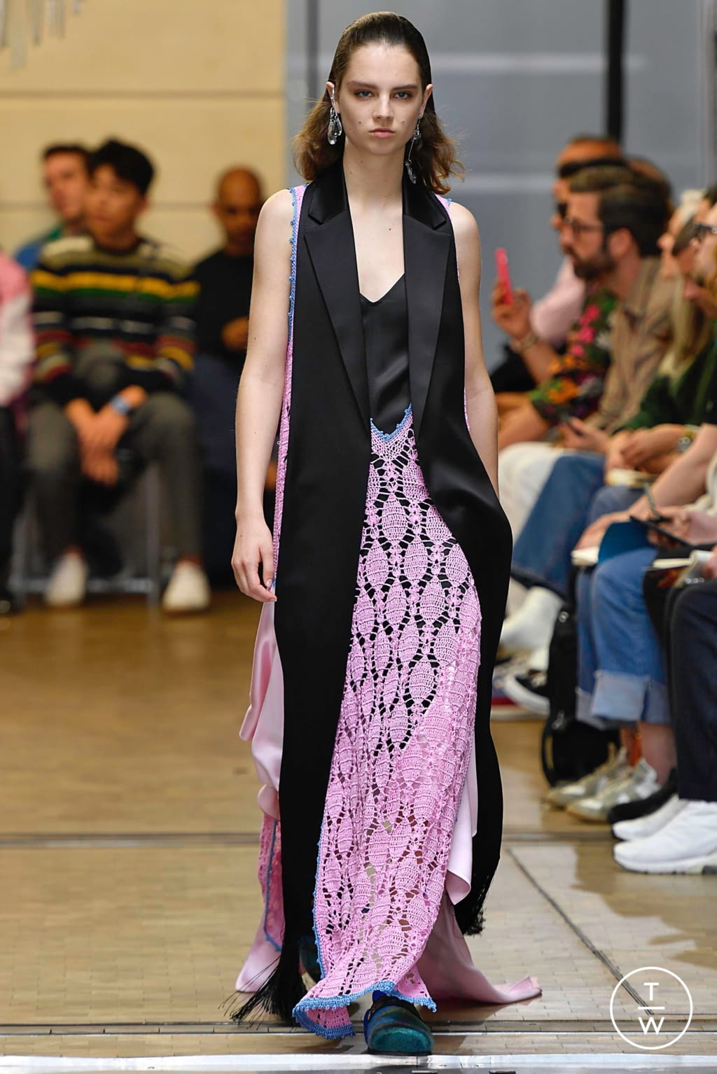 Fashion Week Paris Spring/Summer 2020 look 38 from the JW Anderson collection 男装