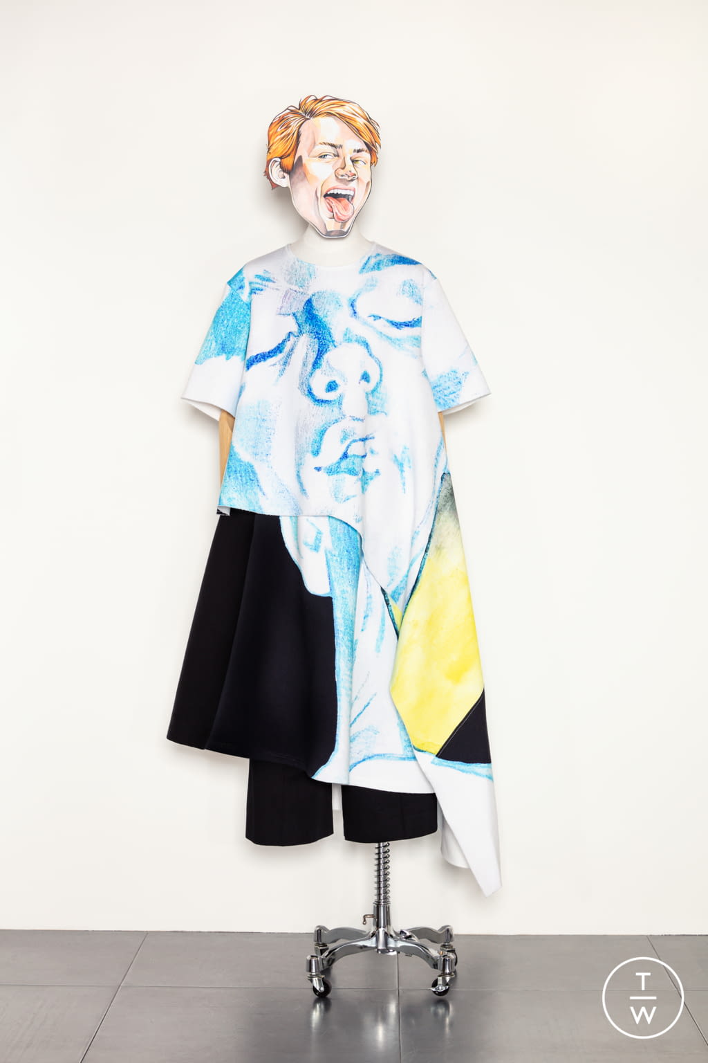 Fashion Week London Spring/Summer 2021 look 16 from the JW Anderson collection menswear