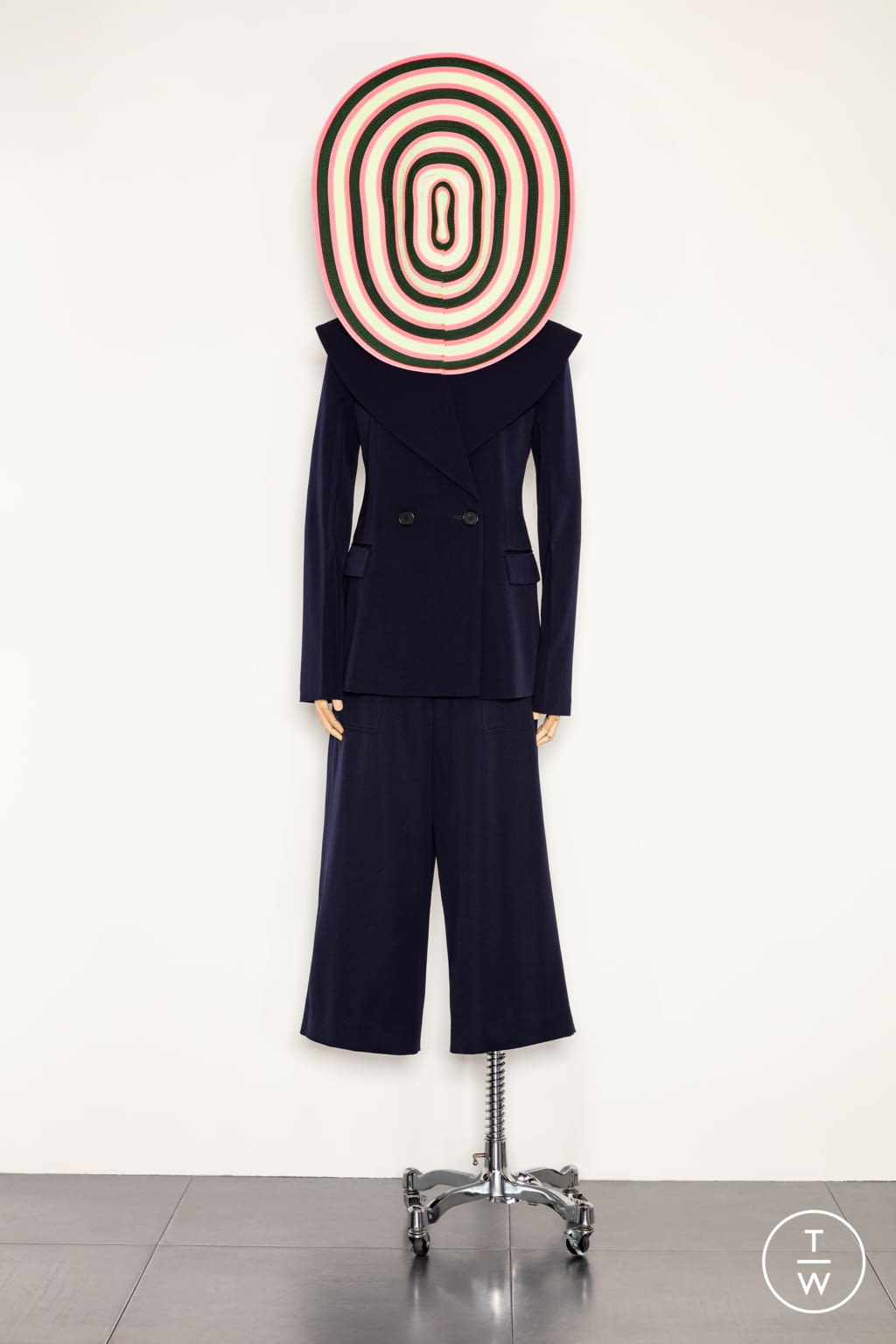 Fashion Week London Resort 2021 look 12 from the JW Anderson collection 女装