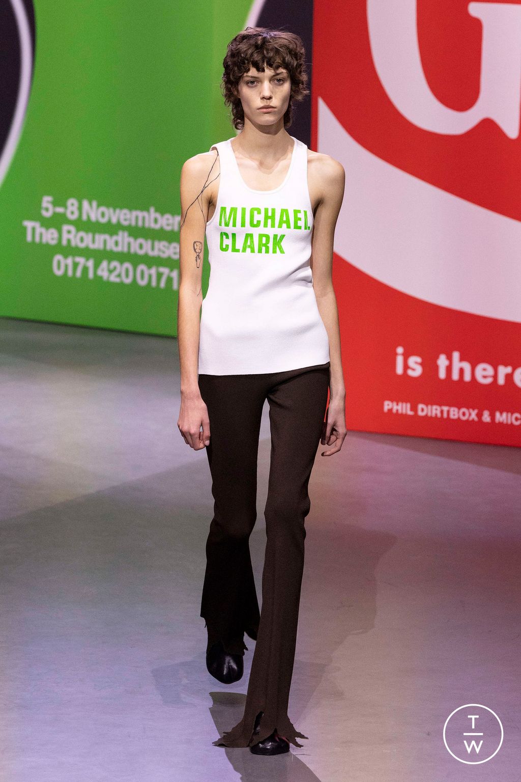 Fashion Week London Fall/Winter 2023 look 1 de la collection JW Anderson womenswear