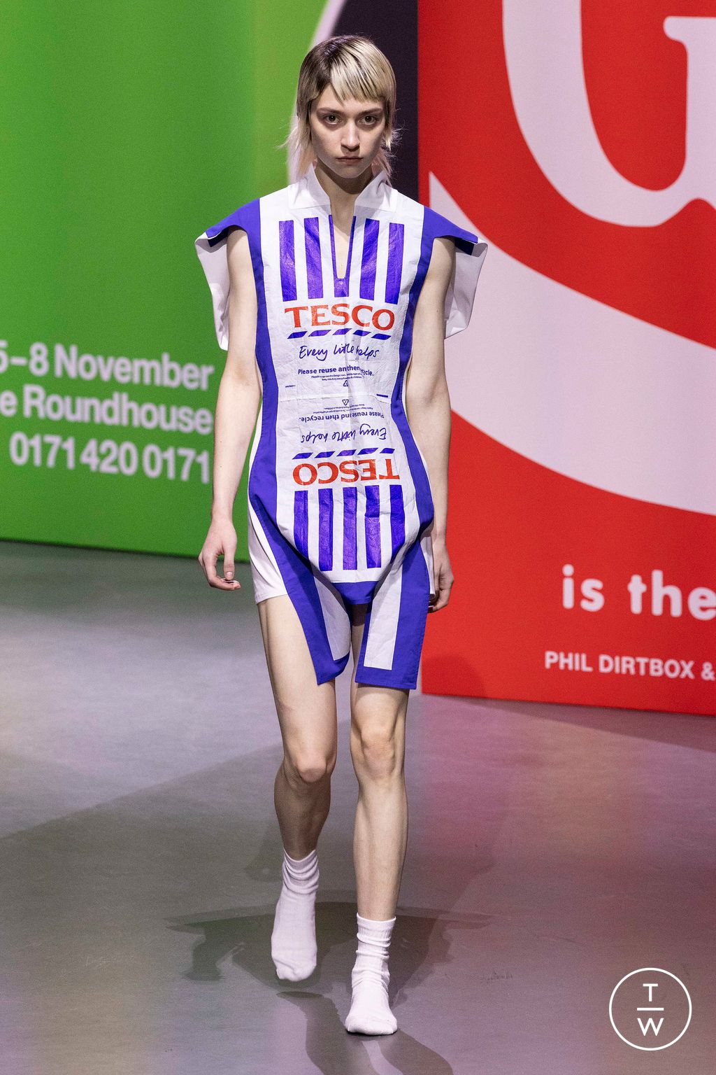 Fashion Week London Fall/Winter 2023 look 42 from the JW Anderson collection womenswear