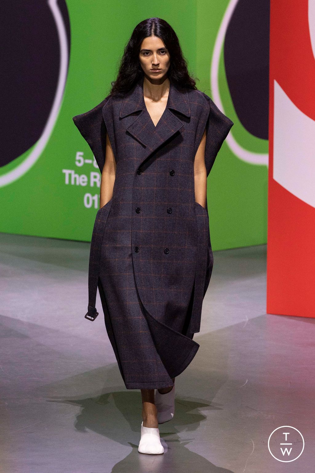 Fashion Week London Fall/Winter 2023 look 47 from the JW Anderson collection womenswear
